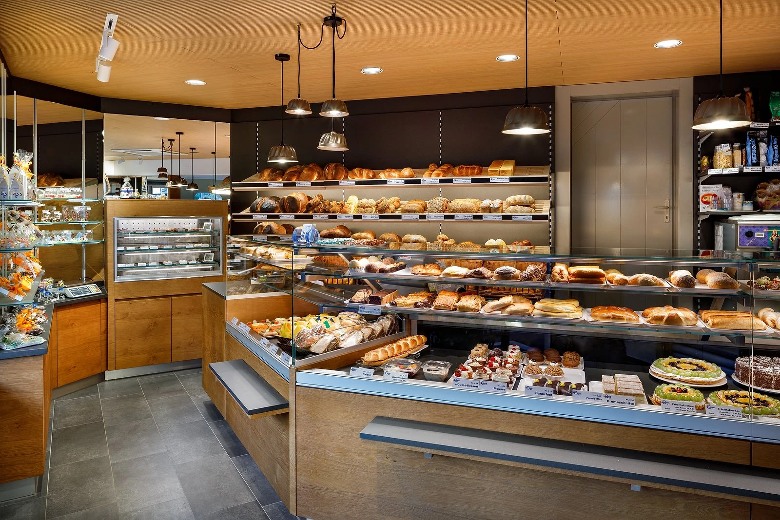 Cafe Gut — Bäckerei und Verkaufstheke