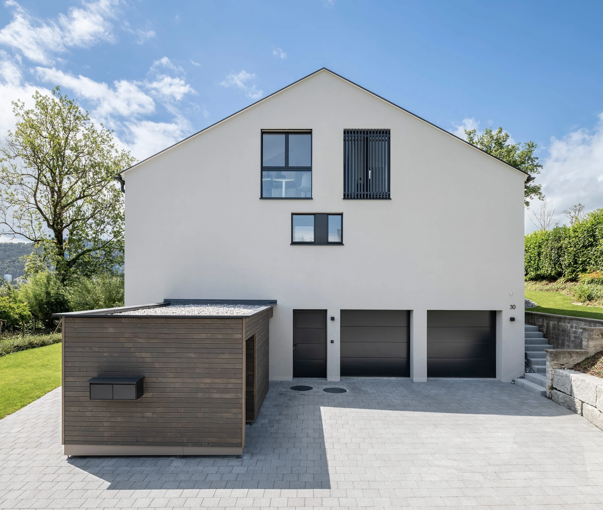 Neubau Einfamilienhaus Neuhof Emmenbrücke — Frontansicht