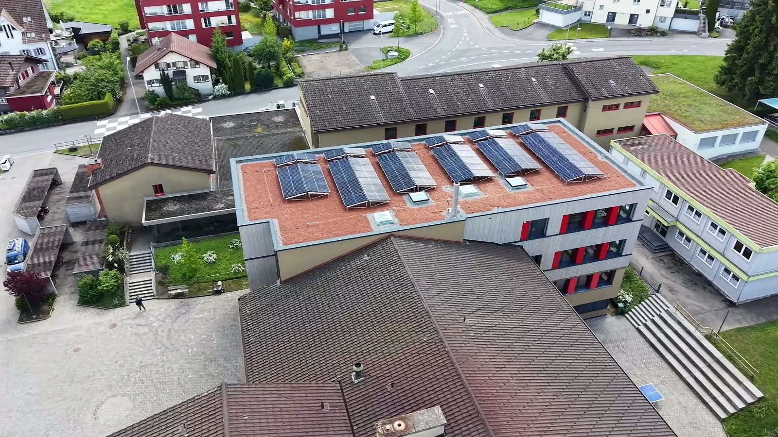 Sonneweid 2 — Drohnenaufnahme mit Umgebung Neuenkirch