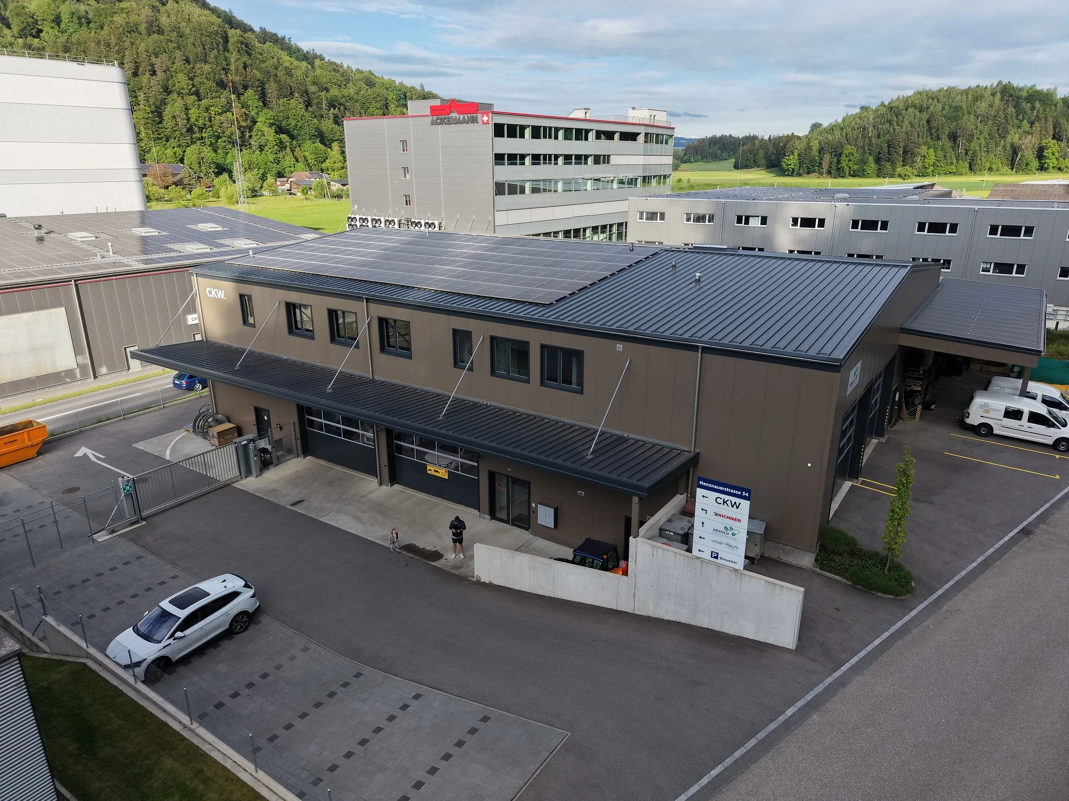 Workspace Willisau — Gesamtansicht mit PV-Anlage