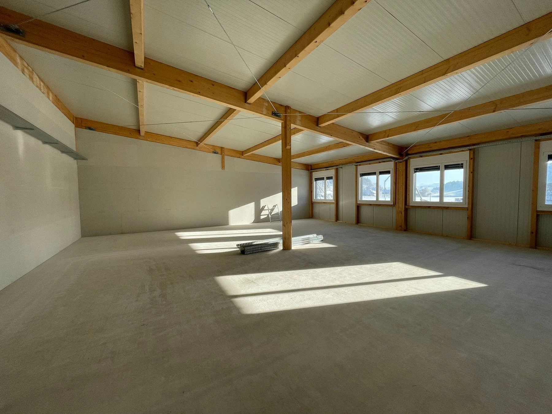 Workspace Willisau — Rohbau mit sichtbarem Holz-Tragwerk vor Bezug